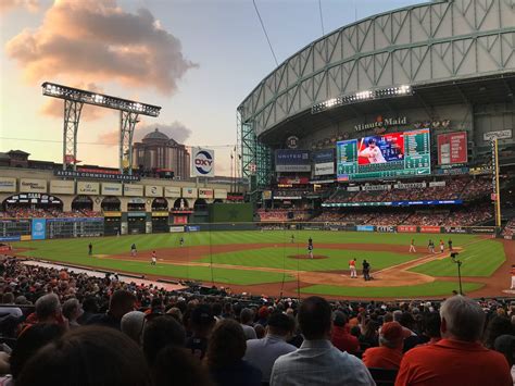 astros game at minute maid park